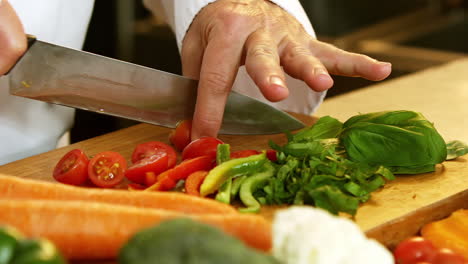 Chef-cutting-vegetables