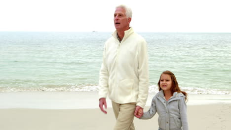 Großvater-Und-Enkelin-Gehen-Zusammen-Spazieren