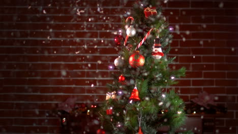 Blick-Auf-Einen-Geschmückten-Weihnachtsbaum