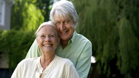 Portrait-of-a-lovely-elder-couple