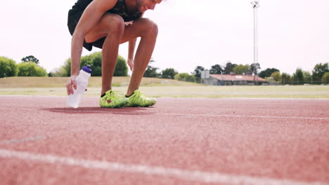 Sportsman-hurting-his-foot