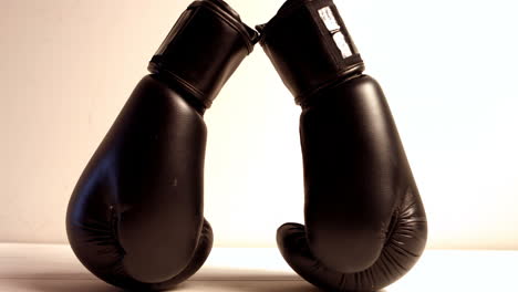 Primer-Plano-De-Guantes-De-Boxeo