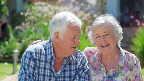 Elderly-couple-in-the-garden