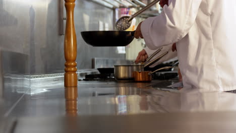 Cocinero-Preparando-Comida