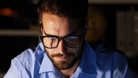 Businessman-working-at-night