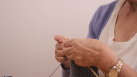 Senior-woman-knitting-a-wool