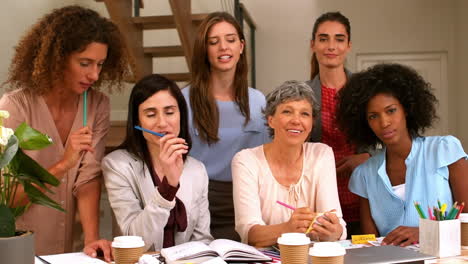 Mujeres-Trabajando-Juntas