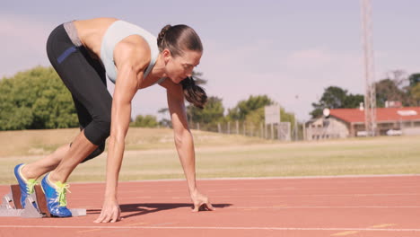 Athlete-woman-starting-running-
