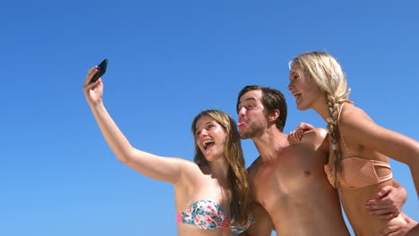 friends-on-the-beach