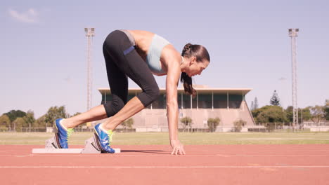 Athlete-woman-starting-running-