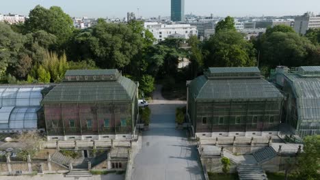 The-natural-history-museum-of-paris-surrounded-by-lush-greenery,-aerial-view