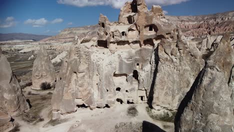 Feenkamine-In-Kappadokien,-Türkei:-Durch-Erosion-Entstandene-Geologische-Säulenfelsformationen