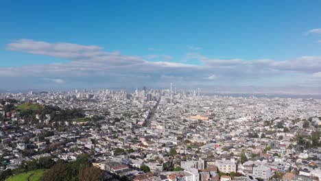 Toma-Aérea-Con-Drones-Del-Mar-De-Casas,-Condominios-Y-Apartamentos-En-San-Francisco.