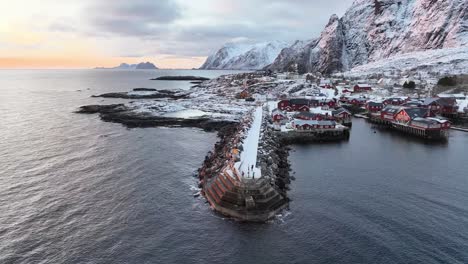 Vista-Aérea-Del-Hermoso-Paisaje-De-Las-Islas-Lofoten-Durante-El-Invierno