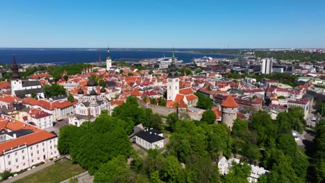 Old-Town-Tallinn---Drone-Descending-on-Scenic-Summer-Day-in-Estonian-Capital-City