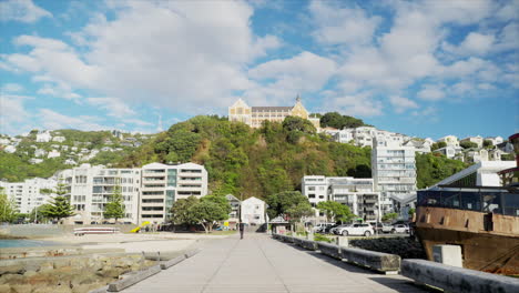 Muelle-De-Madera-Cerca-Del-Boat-Cafe-En-Wellington,-Nueva-Zelanda