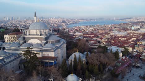 Grand-Bazaar-and-Beyazıt-Mosque-in-Istanbul,-Turkey