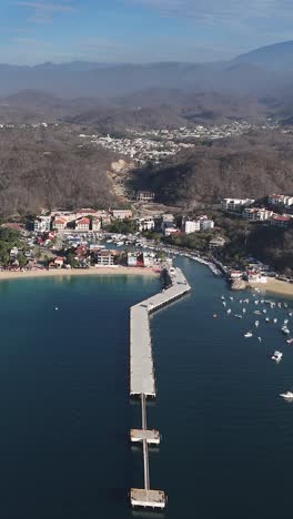Vertical-drone-video-of-the-bays-of-Huatulco,-Oaxaca