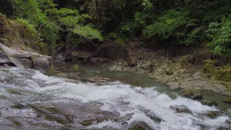 Wasserfall-Goa-Rang-Reng-Auf-Der-Insel-Bali-In-Indonesien