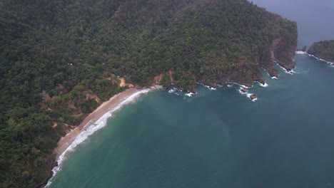 Drone-shot-of-islets-and-the-beach