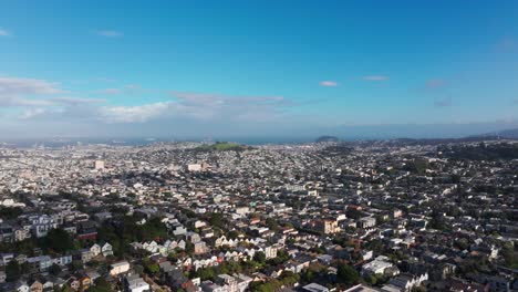 Vista-Aérea-Con-Drones-De-Casas-Hasta-Donde-Alcanza-La-Vista-En-San-Francisco