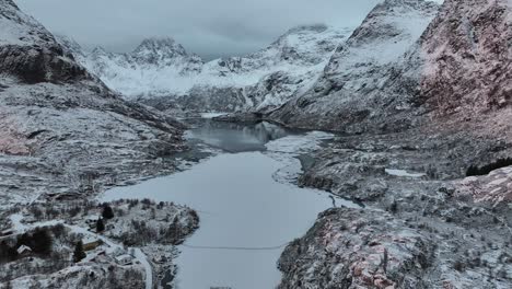 Luftaufnahme-Der-Lofoten-Inseln,-Wunderschöne-Landschaft-Im-Winter