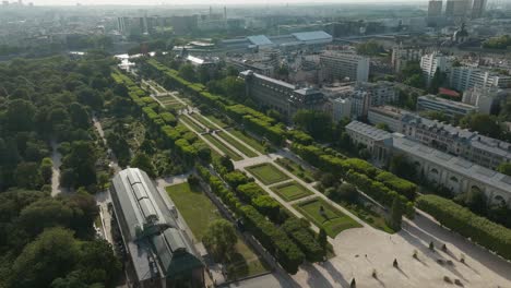 The-natural-history-museum-and-gardens-in-paris,-france-on-a-sunny-day,-aerial-view
