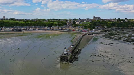 Cale-de-la-Fenetre-pier-and-beach-during-low-tide,-Brittany-in-France