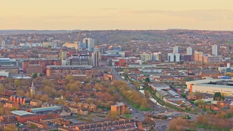 Nottingham,-A-Menudo-Llamada-La-Reina-De-Las-Midlands,-Recibe-Una-Fotografía-Desde-Arriba-Al-Atardecer