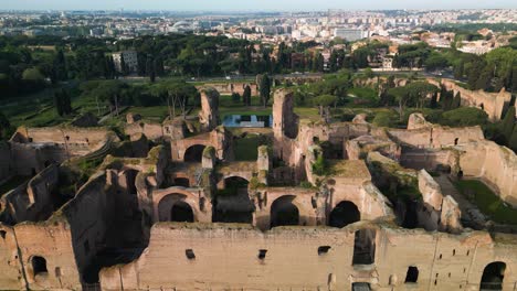 Baños-De-Caracalla,-Hermosa-Escena-Cinematográfica-Filmada-En-Un-Día-Típico-En-Roma,-Italia