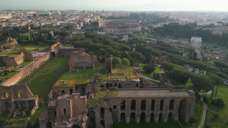 Hermosa-Vista-Aérea-Sobre-La-Colina-Palatina---Ruinas-Del-Antiguo-Imperio-Romano