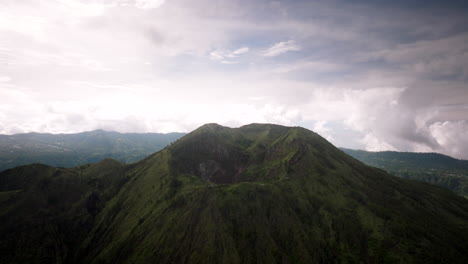 Cráter-Del-Monte-Batur-O-Gunung-Batur,-Volcán-Activo-En-La-Isla-De-Bali,-Indonesia