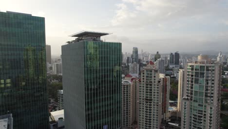 Wolkenkratzer-Dominieren-Die-Skyline-Von-Panama-City-Im-Geschäftigen-Stadtteil-Punta-Pacifica
