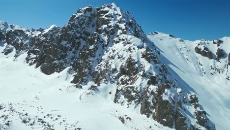 Moldeado-Por-Factores-Ambientales-Naturales,-Cordillera,-Clima-Extremo