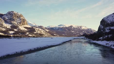 Upstream-View-Of-Rio-De-Las-Vueltas-In-Patagonia,-Argentina