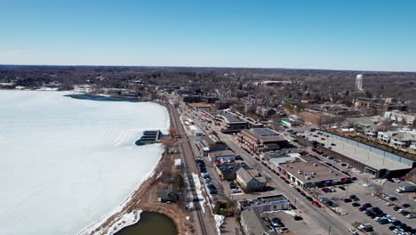 Downtown-Wayzata,-Minnesota-in-the-winter-months