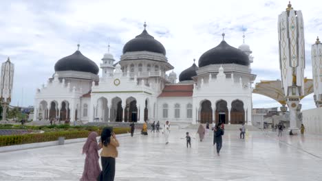 Masjid-Raya-Baiturrahman-mosque,-2004-Indian-Ocean-earthquake-and-Tsunami