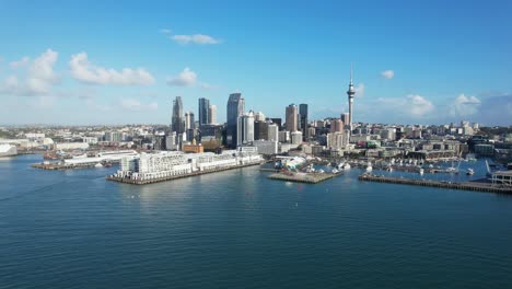 Hotel-Hilton-Auckland-Junto-Al-Puerto-De-Waitemata-Con-Vistas-Al-CDB-De-Auckland-En-Nueva-Zelanda