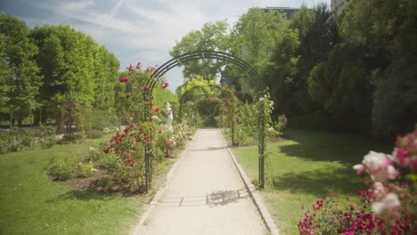 Rose-garden-path-in-the-Natural-Museum-of-Paris,-France-on-a-sunny-day