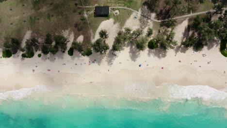 Vista-Aérea-De-La-Playa-De-Waimanalo-En-La-Costa-De-Oahu.