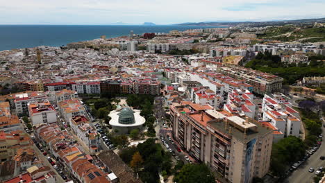 Centro-De-La-Ciudad-De-Estepona-Con-Tejados-Y-Edificios-De-Apartamentos,-Vista-Aérea-De-Drones