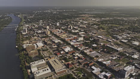 Augusta-Georgia-Antena-V46-Vista-De-Pájaro-De-Gran-Altitud-Sobrevuelo-Del-Río-Savannah-Capturando-El-Paisaje-Urbano-Del-Centro-Histórico-Desde-Arriba-Durante-El-Día---Filmado-Con-Mavic-3-Pro-Cine---Octubre-De-2023