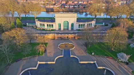 Principal-Monumento-A-Los-Caídos-En-Nottingham-Durante-Las-Horas-Del-Atardecer