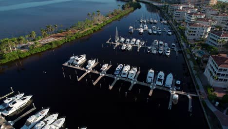 Large-boats-sitting-in-a-calm-harbor-in-Florida-on-a-sunny-morning