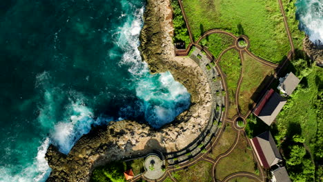 Overhead-View-Of-Devil's-Tears-On-The-West-Coast-Of-Nusa-Lembongan-In-Bali,-Indonesia