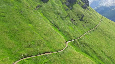 Montaña-Civetta-Desde-El-Camino-Viel-Del-Pan-En-El-Conjunto-Montañoso-Del-Padón