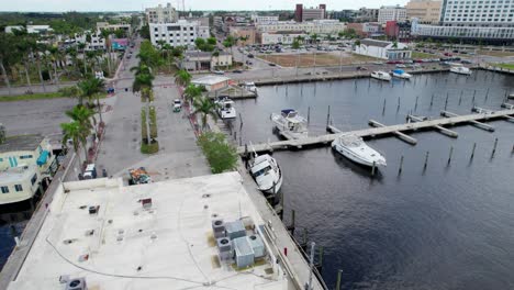 Drone-shot-of-a-sunken-boat-in-a-harbor-in-Fort-Myers,-Florida