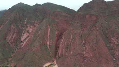 Dramatic-red-rock-formations-at-Garganta-del-Diablo-in-Quebrada-de-las-Conchas,-Salta,-Argentina