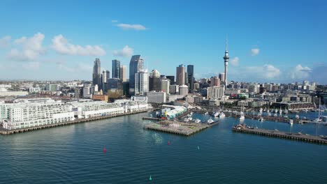 Horizonte-De-Auckland-Cbd-Con-La-Famosa-Torre-Del-Cielo-En-Nueva-Zelanda