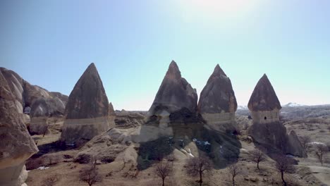 Feenkamine-In-Kappadokien,-Türkei:-Durch-Erosion-Entstandene-Geologische-Säulenfelsformationen